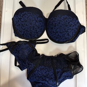Elegant Blue Lace Lingerie Set